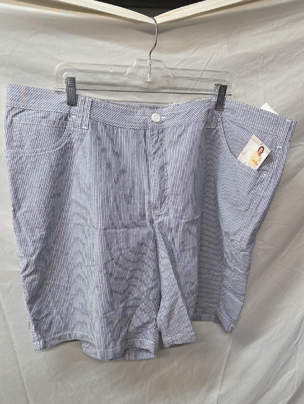 Riders by Lee Blue and White Striped Women’s Flat Front Shorts 26W M